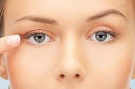 علل افتادگی پلک چشم و درمان آن