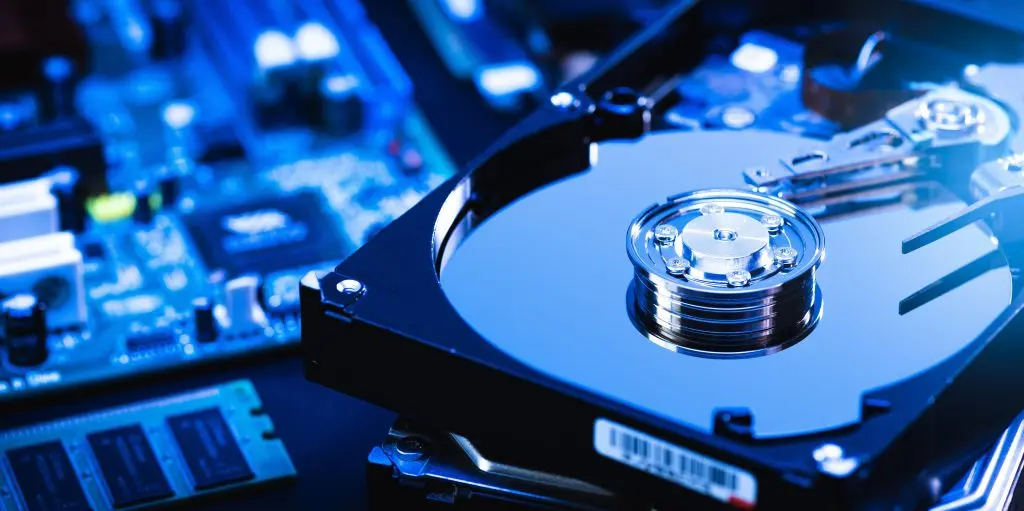 تفاوت SSD و HDD چیست؟ - فروشگاه اینترنتی پی سی فای